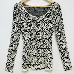 Crystal  K Vintage Y2K Top Woman Small  Crochet‎ Mesh Long Sleeve Scallop Hem